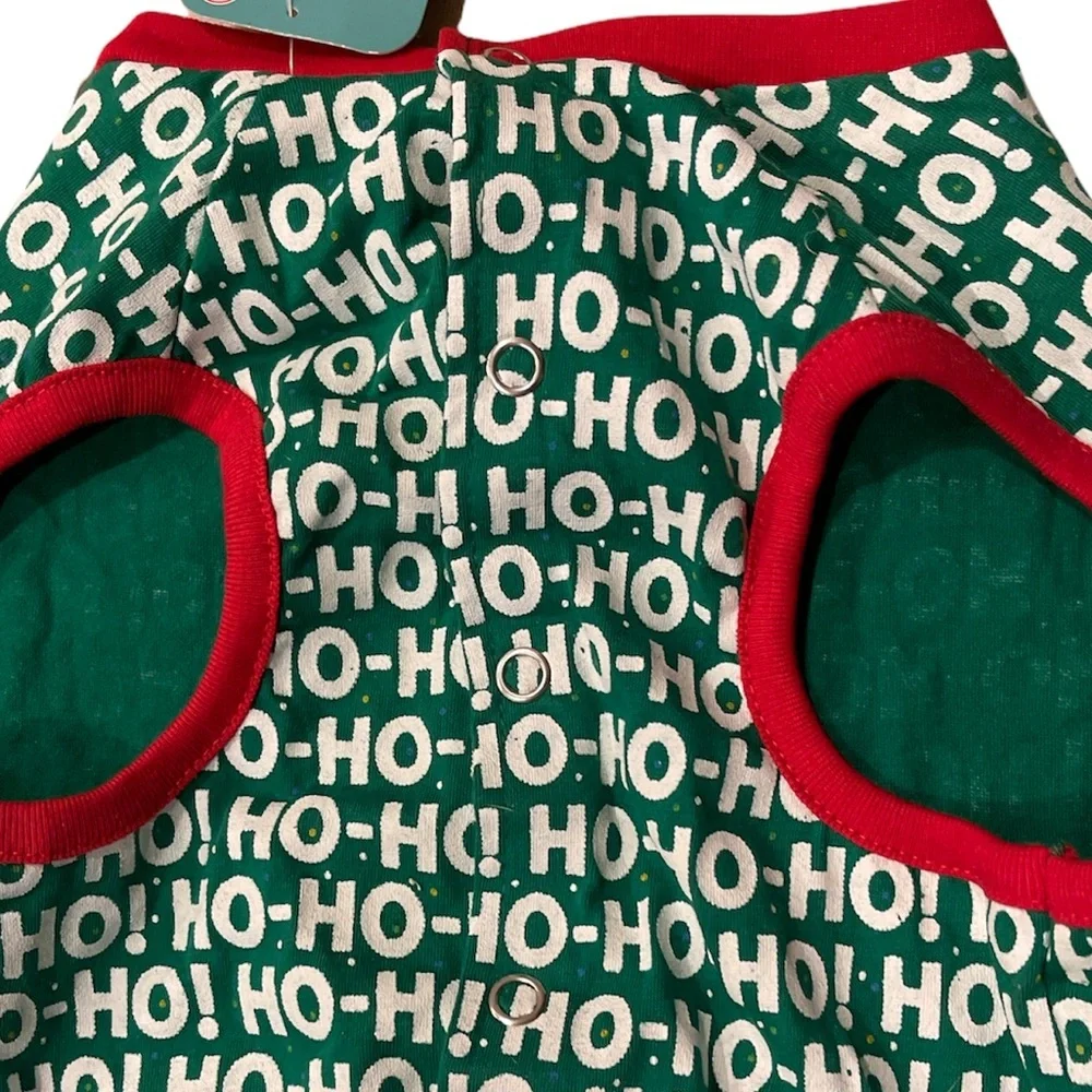 NWT Merry and Bright Christmas HoHoHo Doggie Sleeper